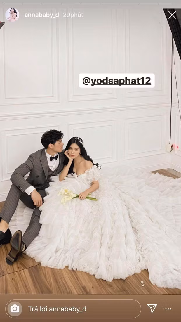 Sau thời gian im hơi lặng tiếng, hot girl Trang Anna đã gật đầu đồng ý trước màn cầu hôn lãng mạn của chàng trai người Thái tên Pre vào đúng ngày sinh nhật. Thậm chí, dịp Tết Nguyên đán vừa rồi, cô gái gốc Hải Phòng cũng dẫn bạn trai về quê ra mắt gia đình.