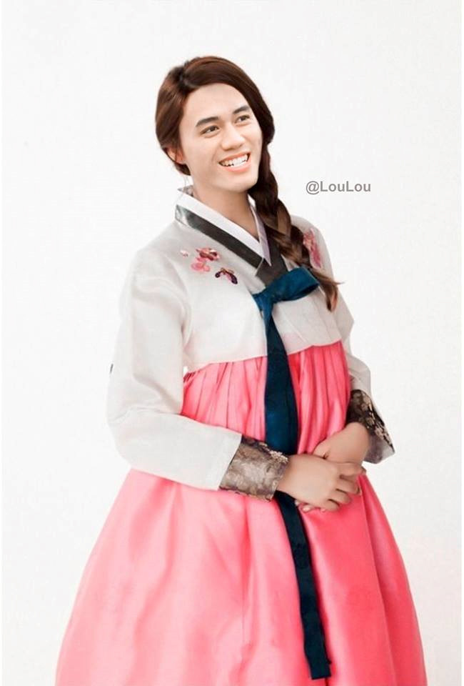 Trước đó, các cầu thủ Việt Nam từng được dân mạng hóa thành gái xinh qua những bức ảnh chế. Trên ảnh là tiền đạo Tiến Linh.