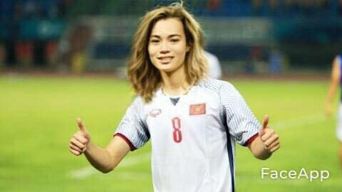 Với mái tóc vàng quyến rũ, Văn Toàn cực xinh xắn.