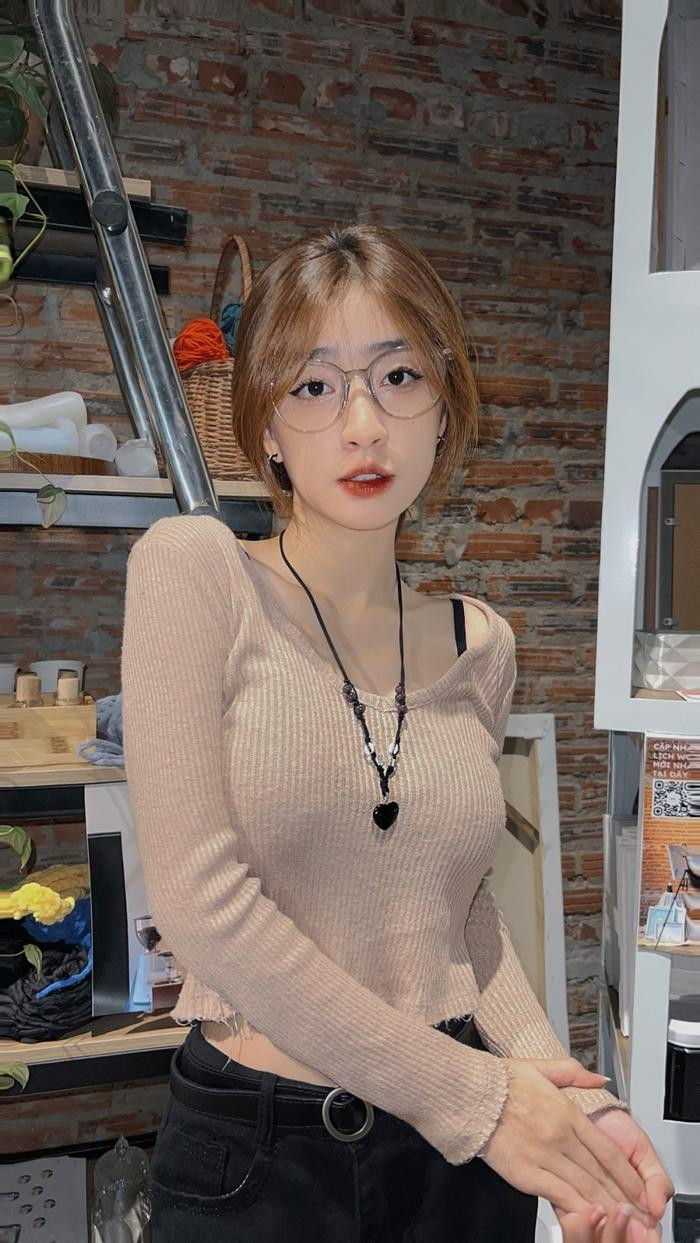 Bén duyên và trở nên nổi tiếng trên nền tảng TikTok giúp Hoàng Trúc có nguồn thu nhập khá lớn, thông qua việc nhận quảng cáo, giới thiệu sản phẩm của các nhãn hàng.