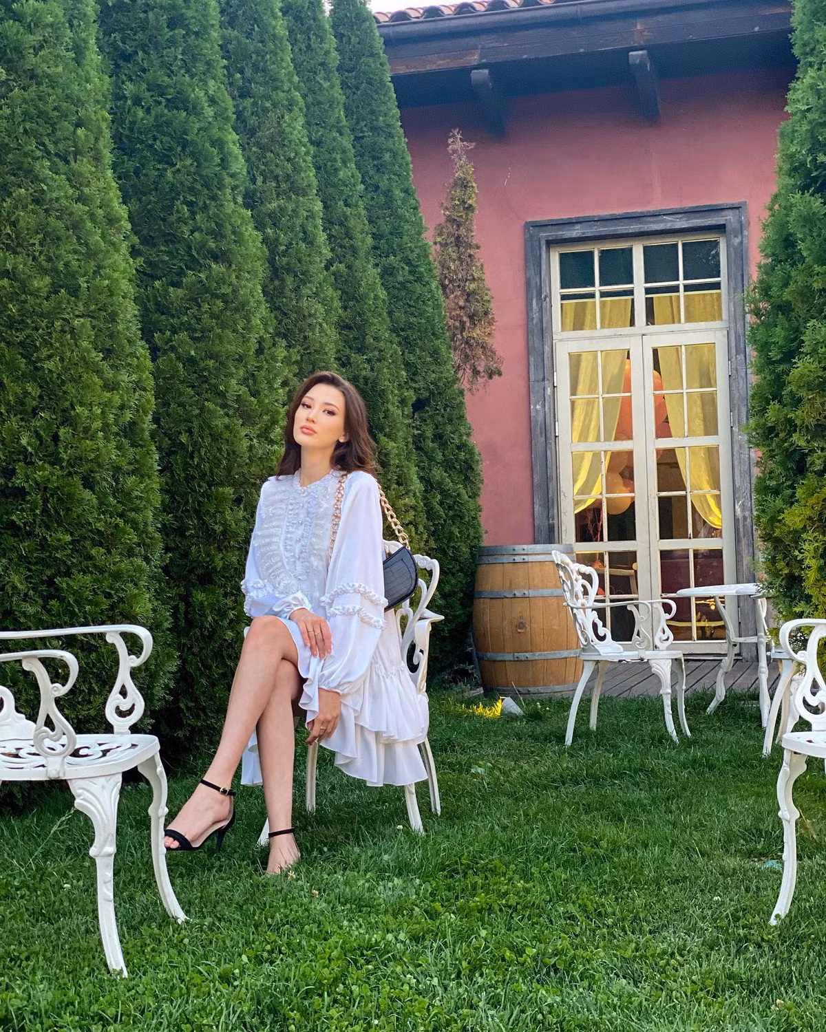 Về đời sống cá nhân, Sabina Altynbekova đã kết hôn cùng doanh nhân Sayat Salman vào năm 2020. Cả hai có một nhóc tì đáng yêu và duy trì cuộc hôn nhân hạnh phúc.