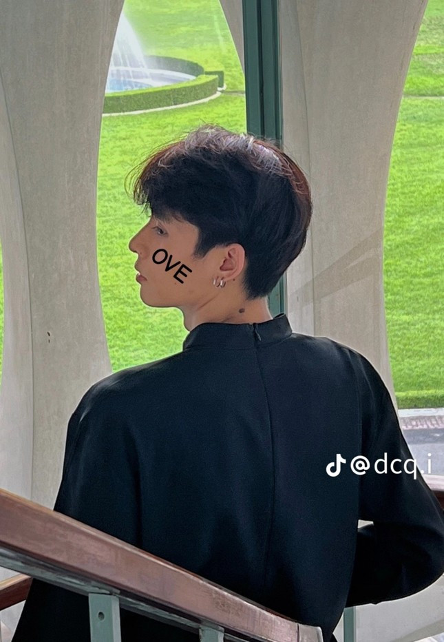 Anh chàng với chiếc mũi cao "xuyên thẳng vào tim".