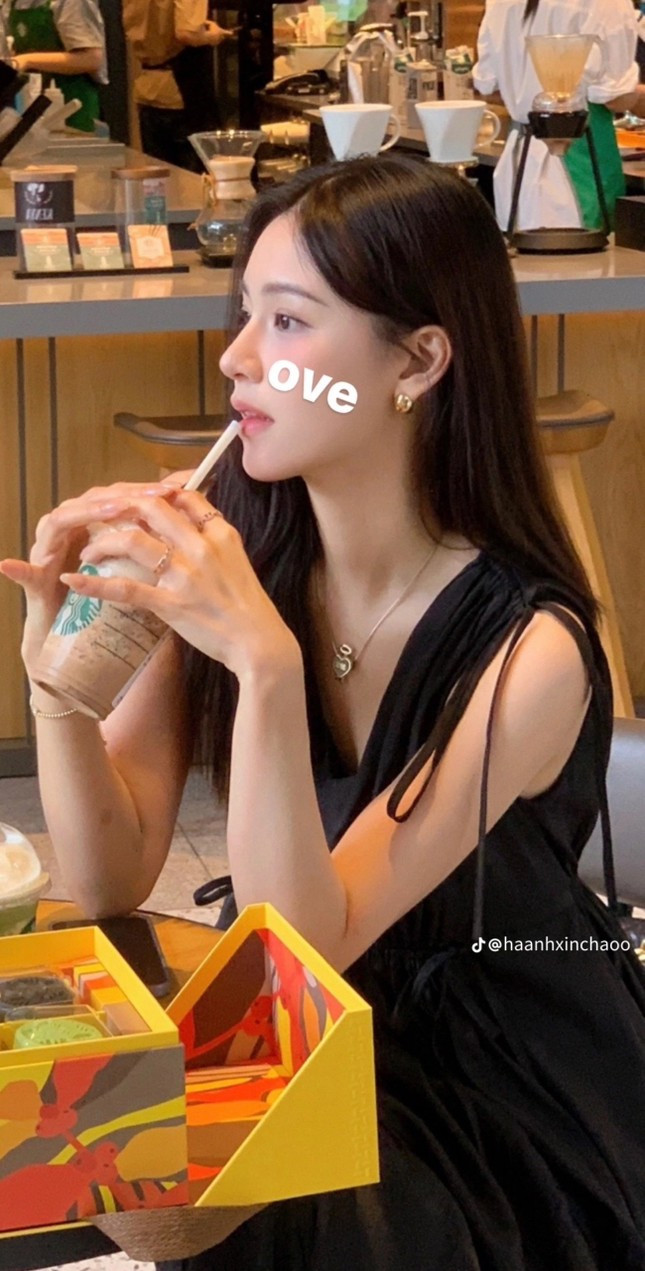 TikTok những ngày gần đây tràn ngập ảnh và clip “flex” góc nghiêng cùng chiếc mũi khiến cư dân mạng lóa mắt.