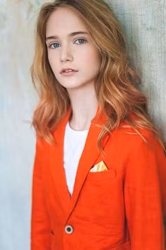 Theo tìm hiểu, yoga bay là một biến thể của yoga truyền thống chẳng những mang lại bài tập mới mẻ mà còn có lợi có sức khỏe như giảm áp lực lên xương sống, tăng cường sự dẻo dai, tạo sự hài hòa thể chất, tinh thần.