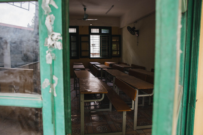 Mới đây, Xơn Bùi, học sinh lớp 12 của trường THPT Trần Hưng Đạo, Hà Nội đã thể hiện những luyến tiếc về thời học trò của mình thông qua những bức ảnh mà cậu bạn tự chụp.