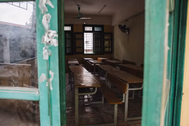 Mới đây, Xơn Bùi, học sinh lớp 12 của trường THPT Trần Hưng Đạo, Hà Nội đã thể hiện những luyến tiếc về thời học trò của mình thông qua những bức ảnh mà cậu bạn tự chụp.