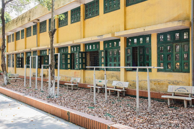 Do ảnh hưởng của dịch COVID-19 khiến cho bức tranh về thời học sinh không còn nhiều trọn vẹn, đặc biệt là lễ bế giảng rời mái trường phổ thông của các bạn trẻ 2K3.