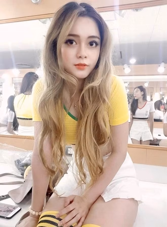 Cao Diệp Anh là hot girl nổi tiếng có vẻ đẹp lai Tây. Năm 2018 khi tham gia Nóng cùng World Cup cô cũng là cái tên nổi bần bật giữa dàn 32 người đẹp.