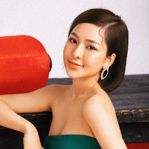 Thời gian gần đây, Trâm Anh dần cởi mở hơn trong việc chia sẻ về bản thân khi gần như ngày nào cũng đăng ảnh hoặc dòng trạng thái lên trang cá nhân.