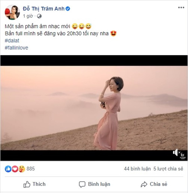 Khi tin đồn có bạn trai mới chưa nguội, Trâm Anh ra MV mới được chính cô nàng đăng tải trên trang cá nhân cùng hình ảnh "nhá hàng" lại khiến dân mạng sôi sục.