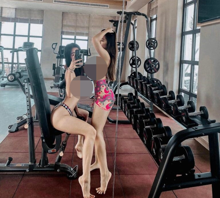 Đồ bơi vốn là thiết kế để đi tắm biển. Chúng có diện tích nhỏ gọn giúp chúng ta khi vận động dưới nước thoải mái, giảm độ cản từ nước. Nhưng khi mặc chúng để đi tập gym sẽ không đáp ứng được nhu cầu, gây cản trở, phân tán tâm lý người tập hay những người xung quanh.