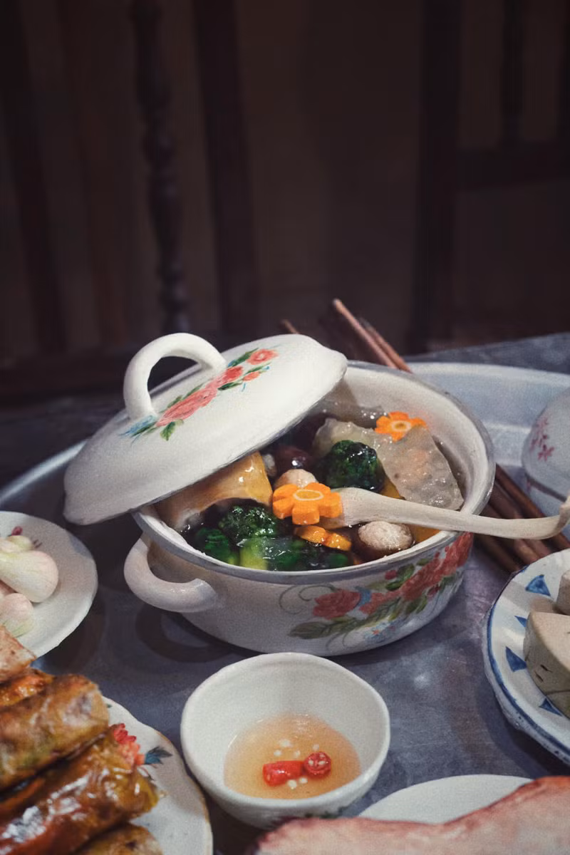 Mâm cơm Tết mang tên “Vị xưa” giống như một cách để Thùy Dương gợi nhớ về cái Tết đầm ấm, sum vầy.