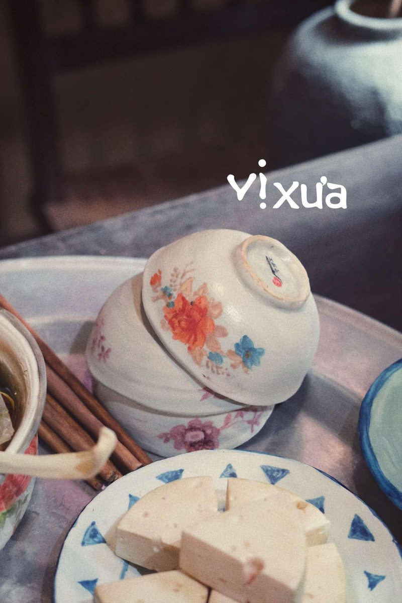 Không chỉ bất ngờ về nguyên liệu và độ đẹp mắt của mỗi sản phẩm, mâm cơm mang đậm hương vị Tết cũng khiến nhiều người nao lòng.