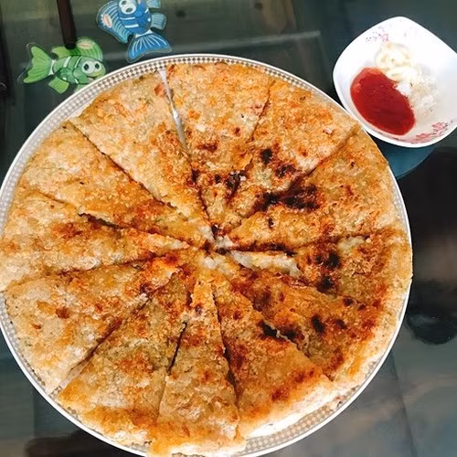 Nhiều người đã thử sức với món bánh chưng rán nước lọc sau mỗi dịp Tết. Ảnh: Tổng hợp