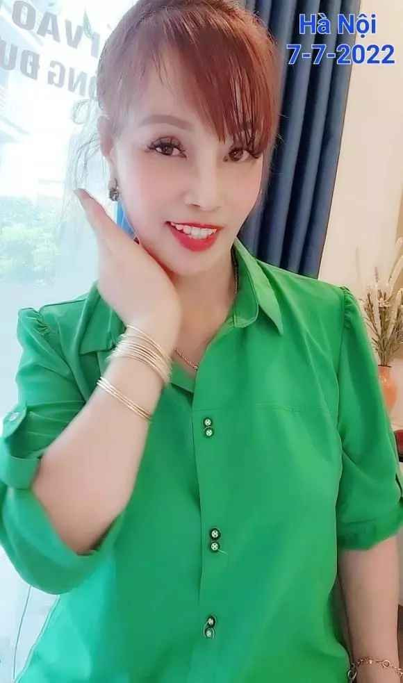 Thế nhưng, thay vì háo hức, cư dân mạng bày tỏ lo lắng thậm chí sốc nặng khi gương mặt chị Sao vừa sưng, vừa biến dạng.