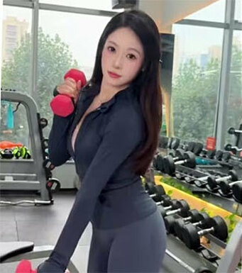 Cộng đồng mạng cũng dành nhiều lời khen cho Wu. Một người bình luận: “Cô ấy chỉ cao 1,54m nhưng đã nỗ lực tự lập từ năm 24 tuổi, bất chấp khó khăn. Wu từng hỗ trợ trẻ em khuyết tật cải thiện khả năng thăng bằng mà chỉ nhận lương khiêm tốn. Đó là minh chứng cho tinh thần trách nhiệm và ý chí vượt khó”.