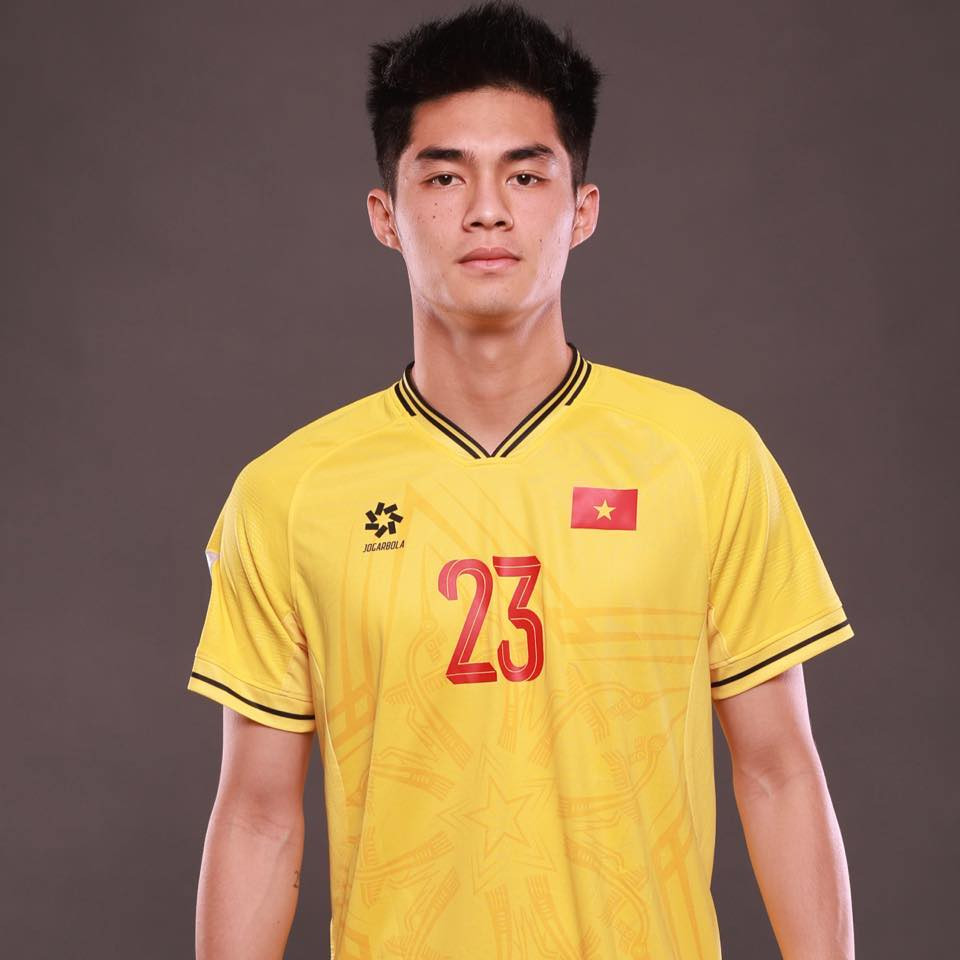 Theo dõi trang cá nhân của Trung Kiên, thủ môn Gen Z này được dân mạng khen ngợi ngoài đời còn đẹp trai hơn ảnh tự đăng.