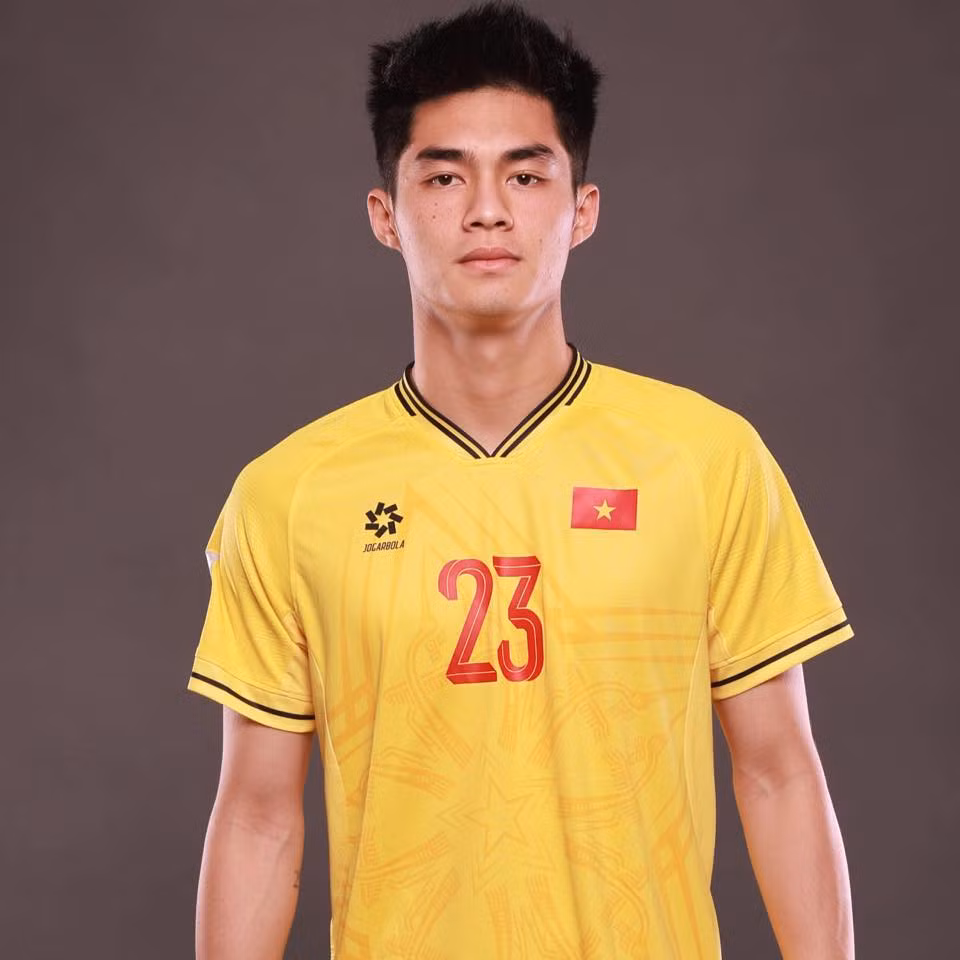 Theo dõi trang cá nhân của Trung Kiên, thủ môn Gen Z này được dân mạng khen ngợi ngoài đời còn đẹp trai hơn ảnh tự đăng.