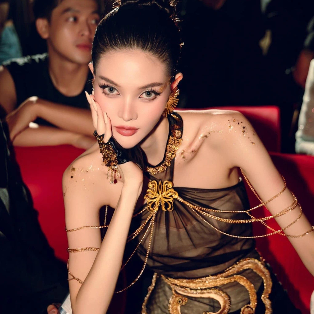 Người đẹp The New Mentor gây sốt với ngoại hình gầy "tong teo" Nguoi dep The New Mentor gay sot voi ngoai hinh gay