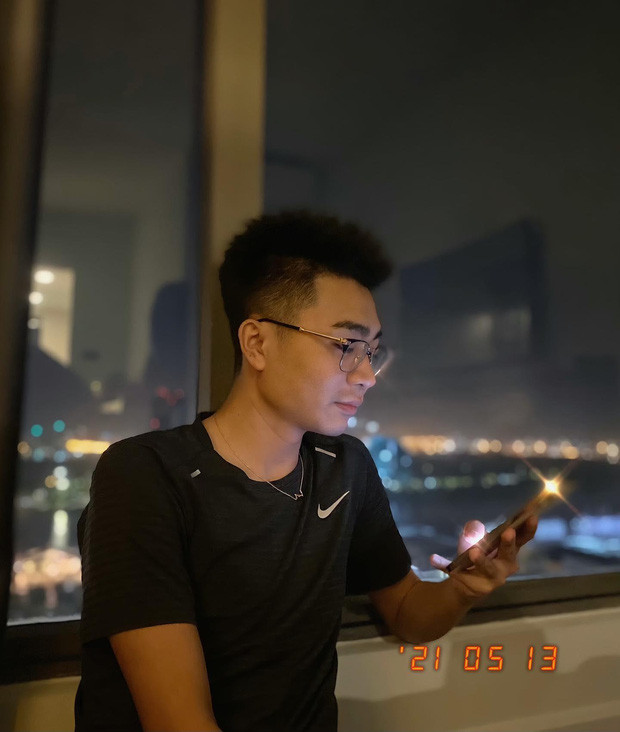 Khánh Huyền - tình tin đồn của Bụt là một trong những gái xinh thị phi bậc nhất cõi mạng như bị đồn lộ clip nóng, quảng cáo các app chat sex và những phát ngôn gây sự chú ý… nên netizen đều không khỏi tò mò đứng trước quá khứ ấy của người yêu tin đồn thì anh chàng sẽ phản ứng sao.