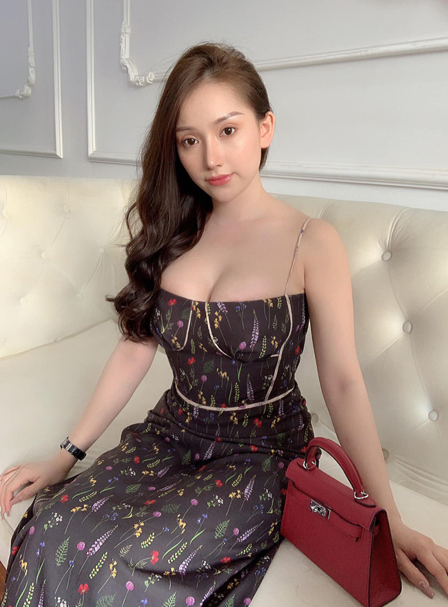 Hot girl Gia Lai thường xuất hiện với hình ảnh sang chảnh, quyến rũ thế này.