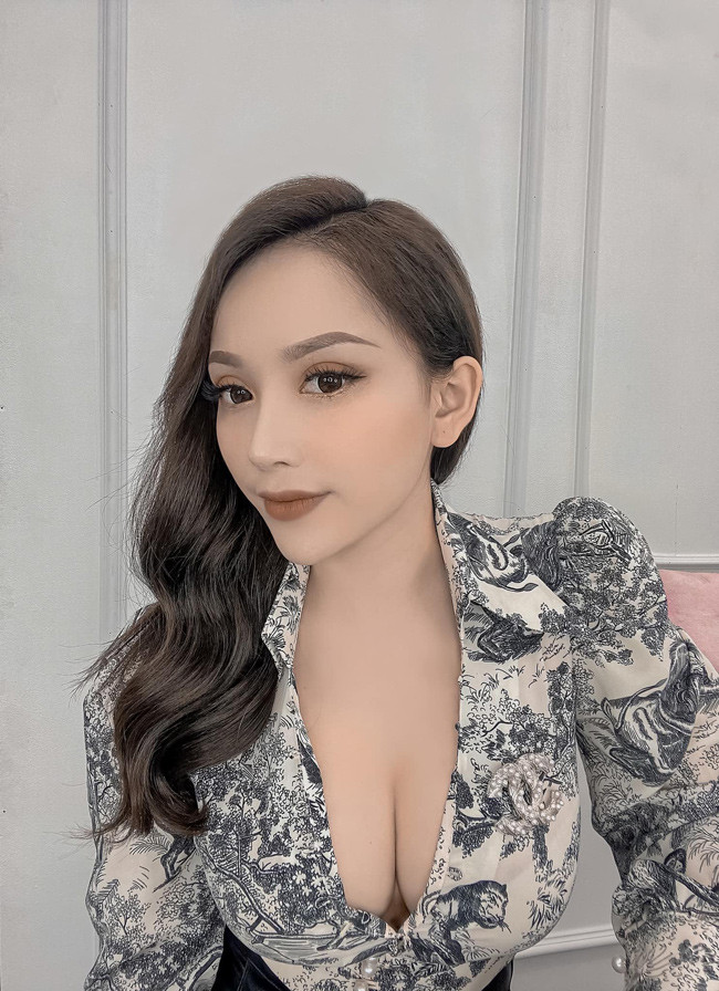 Cho đến giờ, Bảo Trân chưa từng lên tiếng về mối tình tan vỡ với cầu thủ Văn Thanh. Cô thông báo chuyện này bằng một dòng status ẩn ý, nói mình đang là một cô gái độc thân.