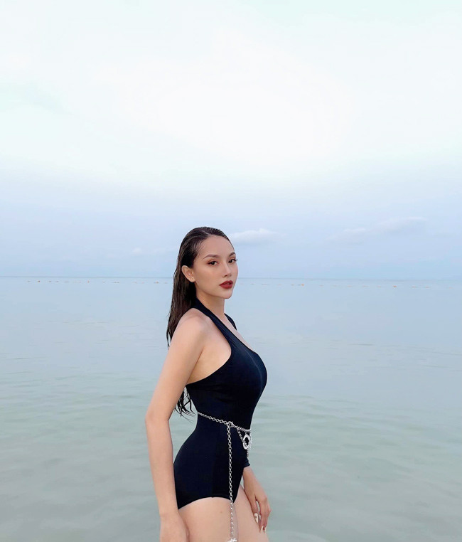 Bảo Trân sở hữu gương mặt đẹp với đường nét rất Tây. Body của cô nàng cũng "không phải dạng vừa".