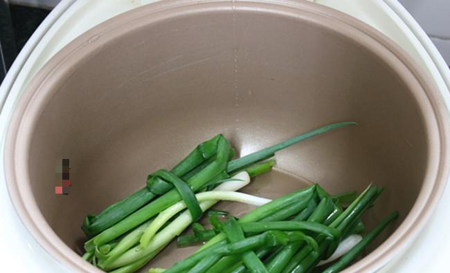 Luoc ga trong noi com dien, khong can nuoc, thit van thom ngon-Hinh-6