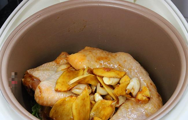 Luoc ga trong noi com dien, khong can nuoc, thit van thom ngon-Hinh-7