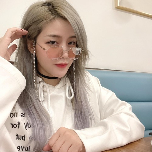 Dù đang sinh sống tại nước ngoài nhưng Thoại Liên giữ được mối quan hệ vô cùng thân thiết với chị dâu Đông Nhi.