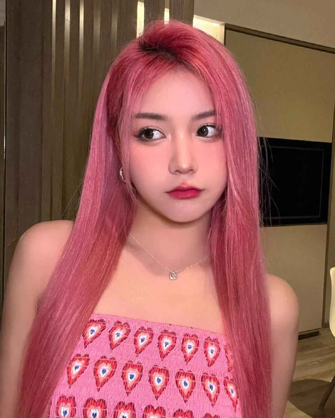 Thái độ coi thường pháp luật của một người có mức độ ảnh hưởng lớn như vậy đã gây nên làn sóng phẫn nộ trong cộng đồng, tổn hại nghiêm trọng đến uy tín ngành sáng tạo nội dung.