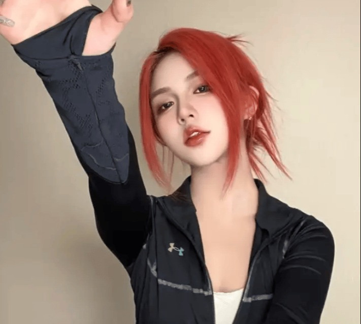 Dao Xiaodao (Đạo Tiểu Đao) là nữ streamer khá có tiếng tại Trung Quốc. Cô gái này ghi dấu ấn với phong cách hài hước, gần gũi và sự tương tác cao với cộng đồng người hâm mộ.