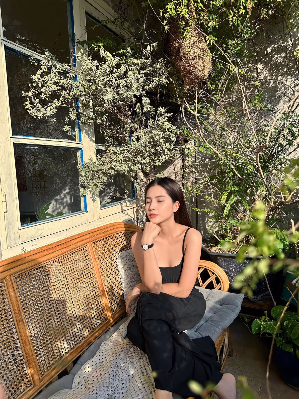 Thiên An có sự thay đổi hình ảnh, phong cách bản thân rõ rệt, từ ngọt ngào trong trẻo trở nên quyến rũ, mặn mà hơn.