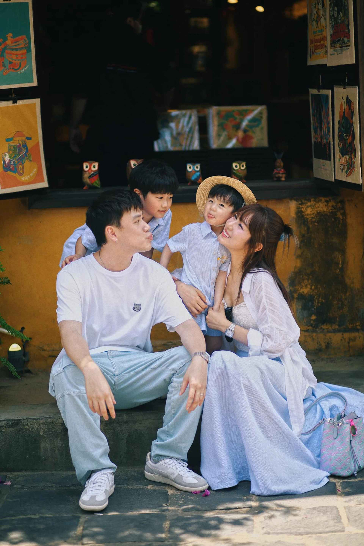 Sau đó không lâu, cặp đôi nổi tiếng này thông báo chào đón nhóc tỳ đầu lòng có tên thân mật là Xoài (SN 2016). Năm 2021, cặp đôi tiếp tục thông báo đón thêm nhóc tỳ thứ hai có tên thân mật là Dừa.