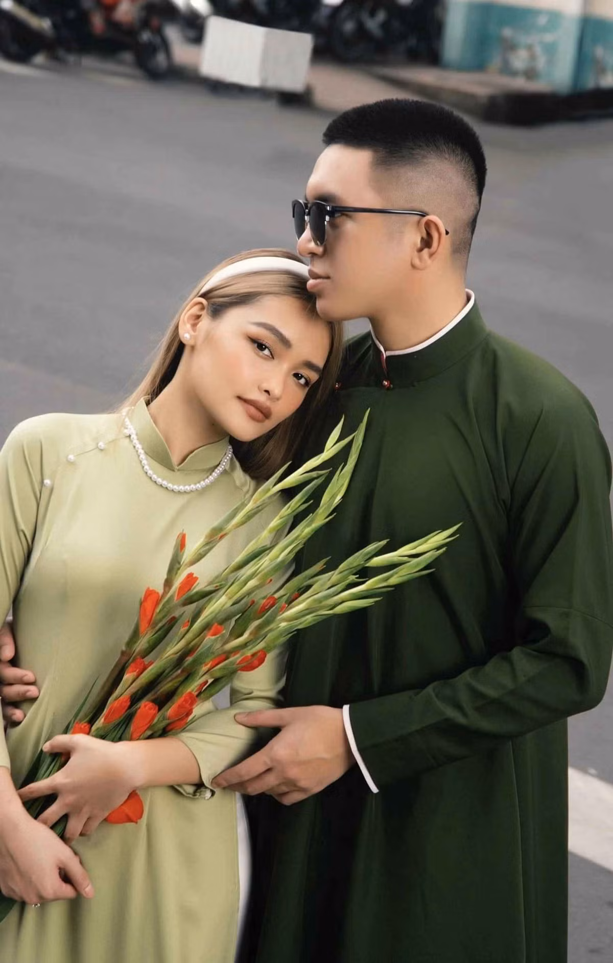 Trong một lần trở về Việt Nam, Linda tình cờ gặp lại Phong Đạt. Mối lương duyên của cả hai bắt đầu lại khi anh chàng sinh năm 1994 quyết tâm theo đuổi và không bỏ lỡ cơ hội thổ lộ tình cảm.