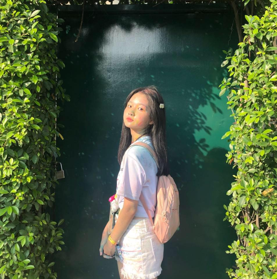 Đây là điểm số khá tốt, chứng tỏ dù bận rộn với lịch trình quay phim, sự kiện nhưng "bé Mận" vẫn không hề bỏ bê chuyện học hành.