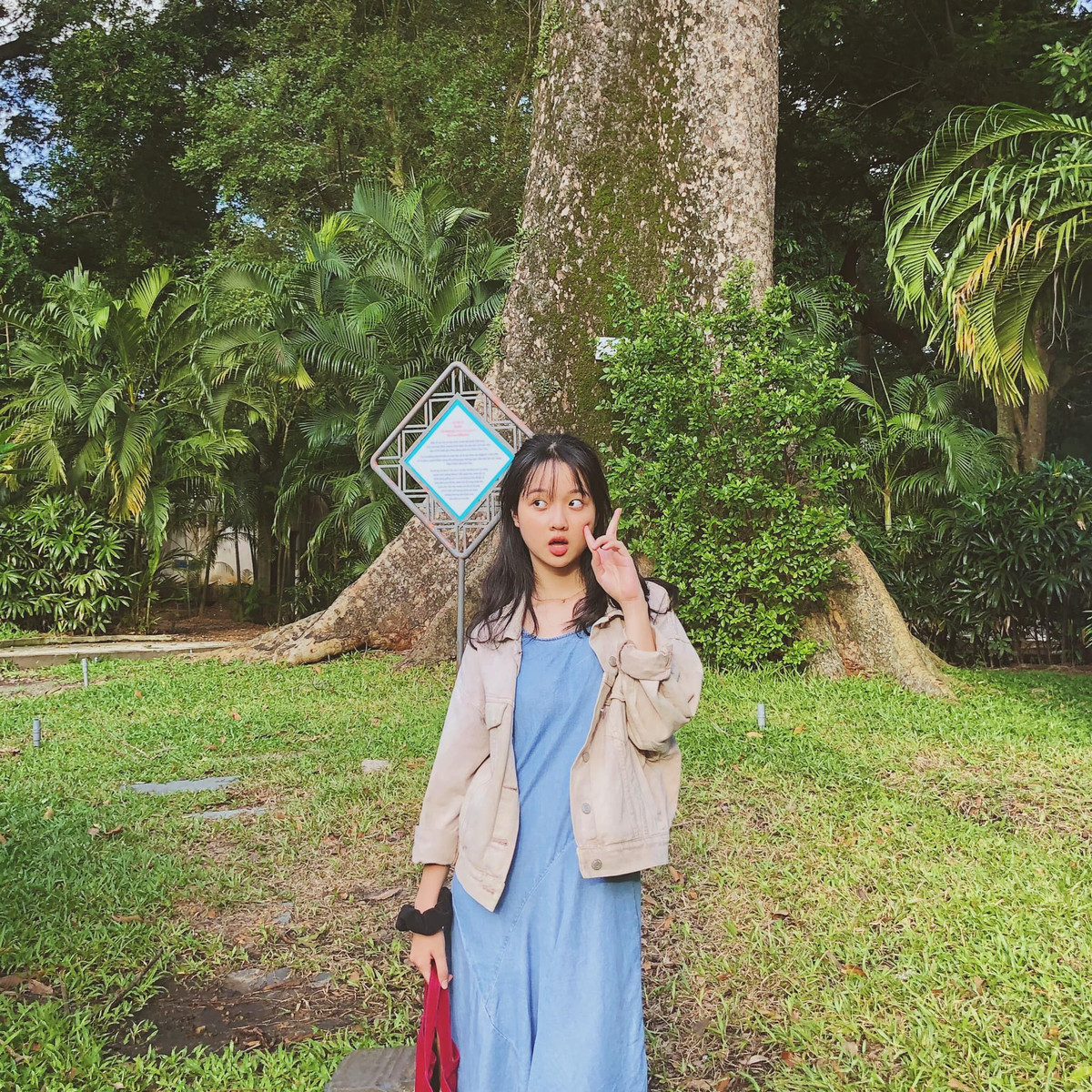 Mới đây nhất, Lâm Thanh Mỹ đã cập nhật hình ảnh đi học thường ngày của mình trên fanpage gây chú ý.