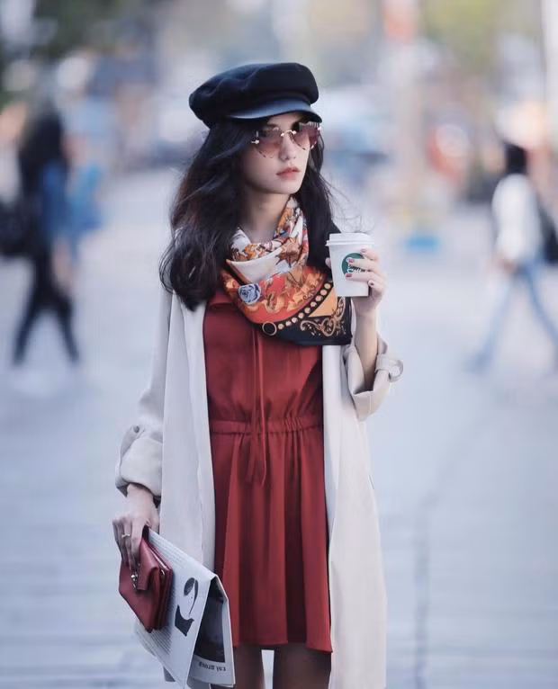 Mới đây, các trang mạng của Indonesia tiếp tục chia sẻ những hình ảnh mới nhất của Ann. Dân mạng hết sức tò mò sau 2 năm nổi lên thành hiện tượng mạng, cuộc sống của hot girl thẩm phán này đã có những thay đổi thế nào?