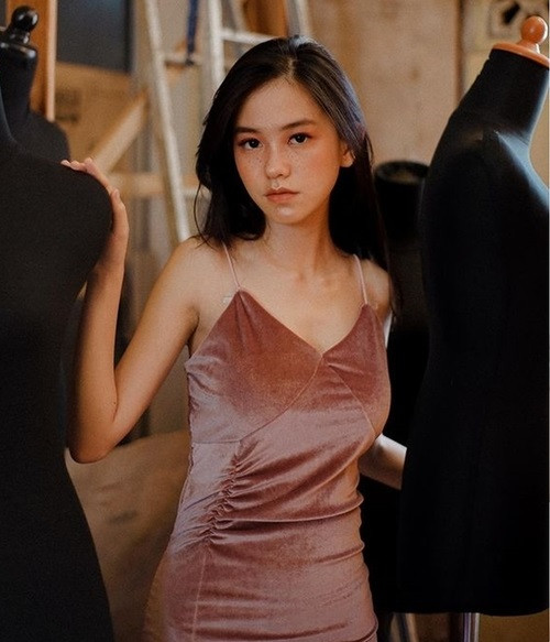 Từ những bức ảnh được chụp lén khi xưa, Ann đã ngày càng nổi tiếng, được dư luận quan tâm.