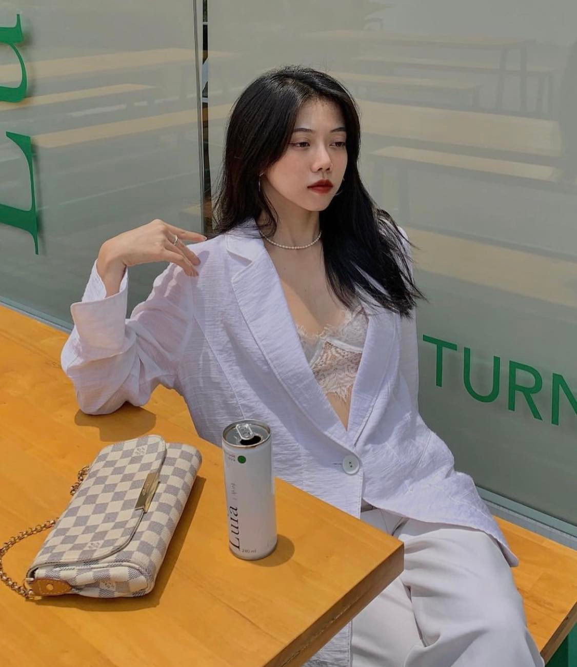 Hồng Duyên thường xuyên đăng tải những clip gợi ý mặc đẹp dành cho những cô nàng sở hữu chiều cao khiêm tốn trên các nền tảng Instagram, Tiktok, được nhiều chị em yêu thích.