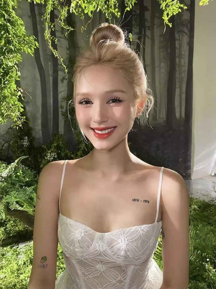 Vốn được mệnh danh là hot girl Instagram khi sở hữu ngoại hình nổi bật cùng gương mặt chuẩn con lai, thời gian qua Xoài Non là cái tên nhận về rất nhiều quan tâm.