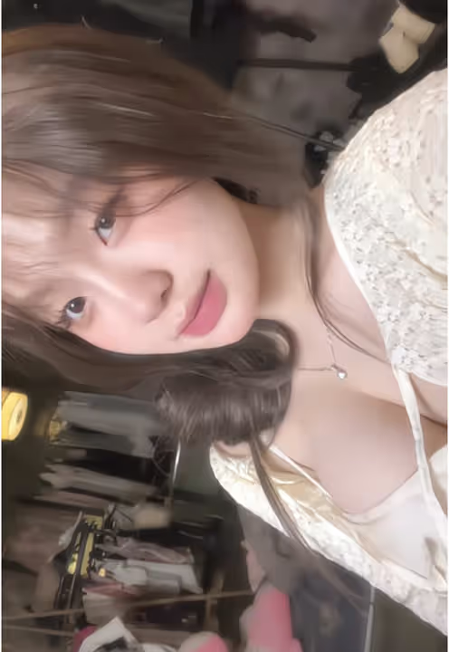 Gần đây, nữ TikToker này lại ra mắt thêm một loạt video “bỏng mắt”, đặc biệt là clip mới nhất đang thu hút đông đảo sự chú ý từ anh em game thủ.