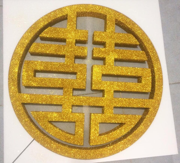 Từ xưa đến nay, chữ "hỷ" thường được thiết kết màu đỏ và dùng trong đám cưới để chúc phúc cho tân lang tân nương. Trong khi đó, chữ "thọ" chỉ được dùng để khắc trên quan tài ở đám tang hoặc điêu khắc lên những tấm bình phong đặt nơi phòng thờ.