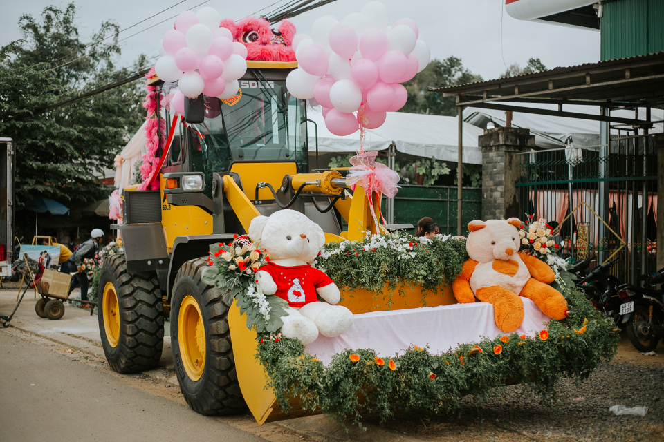 Nhiều người tỏ ra khá bất ngờ bởi trong số họ đều tin tưởng vào người trang trí lễ xe rước dâu. Trước khi đi đón dâu hay kiểm tra lại xe hoa một cách cẩn trọng.