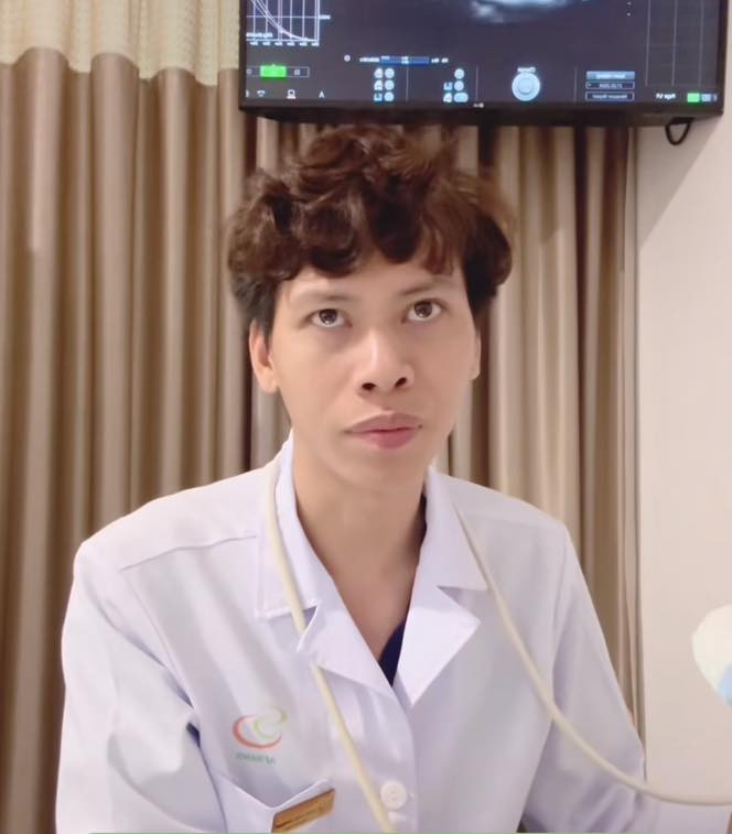 Review nhanh thì bác sĩ này hiện đang là idol của các mẹ bầu. Phải nói đây là 1 trong những bác sĩ cuốn nhất Tiktok khiến nhiều mẹ bầu mê mẩn.