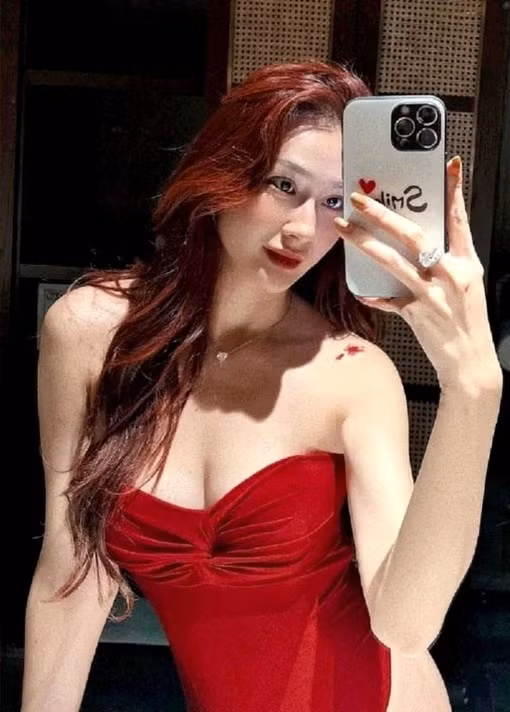 Sau đó, cộng đồng mạng đã tìm ra danh tính cô gái là hot girl Lê Ngọc Ánh, sinh năm 1992.