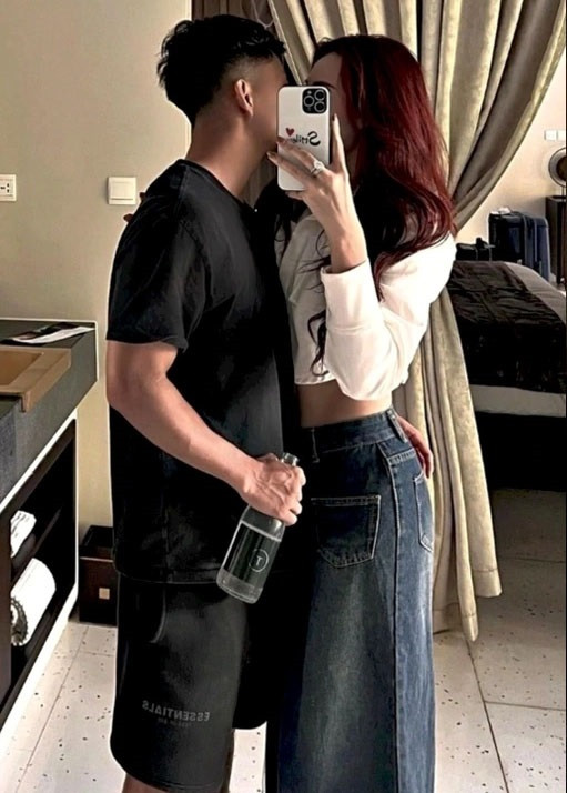 Hồi tháng 5/2023, Văn Thanh gây sự chú ý trên các trang mạng xã hội khi công khai khoảnh khắc “khóa môi” một người đẹp.