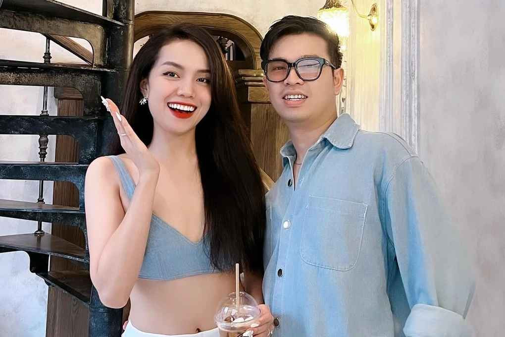 Nhờ chăm chỉ tập luyện thể thao, hot girl phố núi trở nên tự tin hơn khi diện những mẫu áo tắm hai mảnh có màu sắc bắt mắt, khoe khéo vóc dáng thon gọn, nóng bỏng.