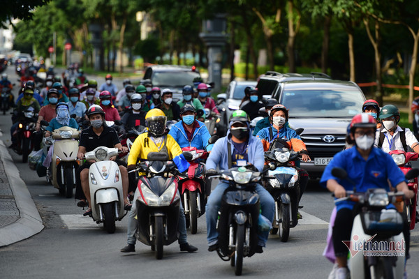 Quan doi giam noi 'vung xanh', chi vien dap dich o 'vung do' TP.HCM-Hinh-2