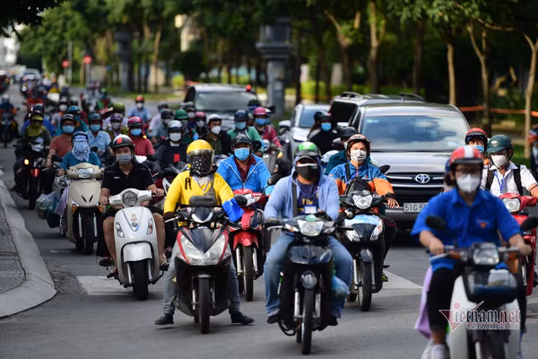 Quan doi giam noi 'vung xanh', chi vien dap dich o 'vung do' TP.HCM-Hinh-2